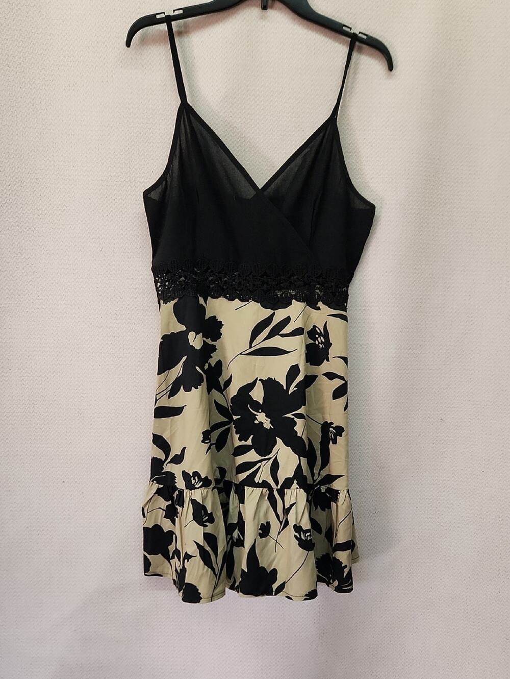 🚨2/$25 or 5/$50🚨Floral Fit-and-Flare Midi Dress with Lace Waist